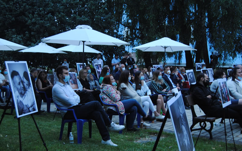 Фотовиставка "Кожній дитині потрібна родина"