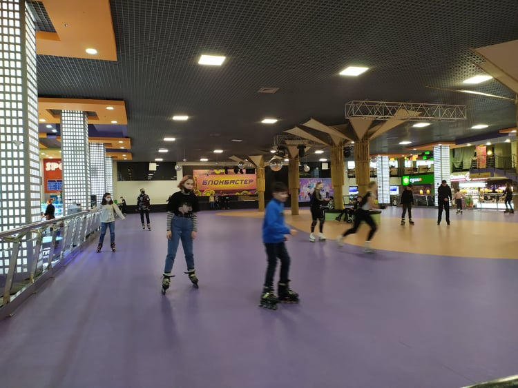 4 131895741_3000805893473103_8427054370814811774_n На роледромі