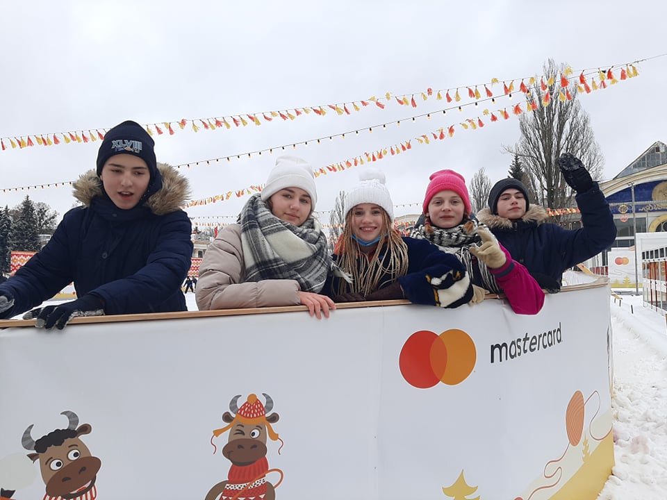 На ковзанці