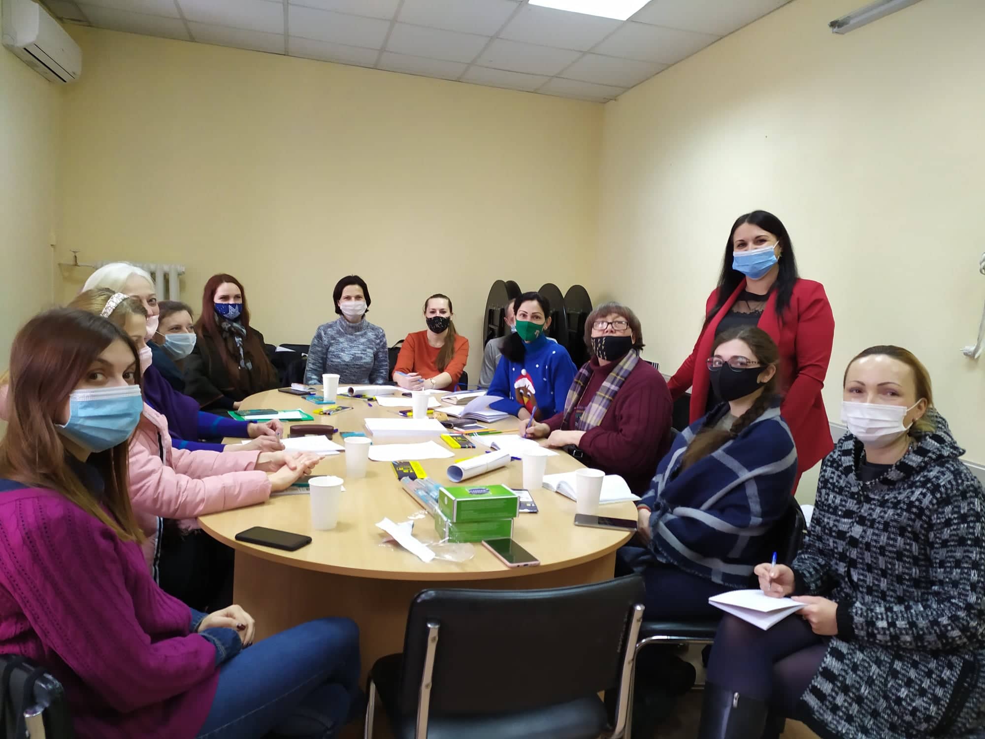 Заняття веде арт-терапевт Ульяна Мірошнченко