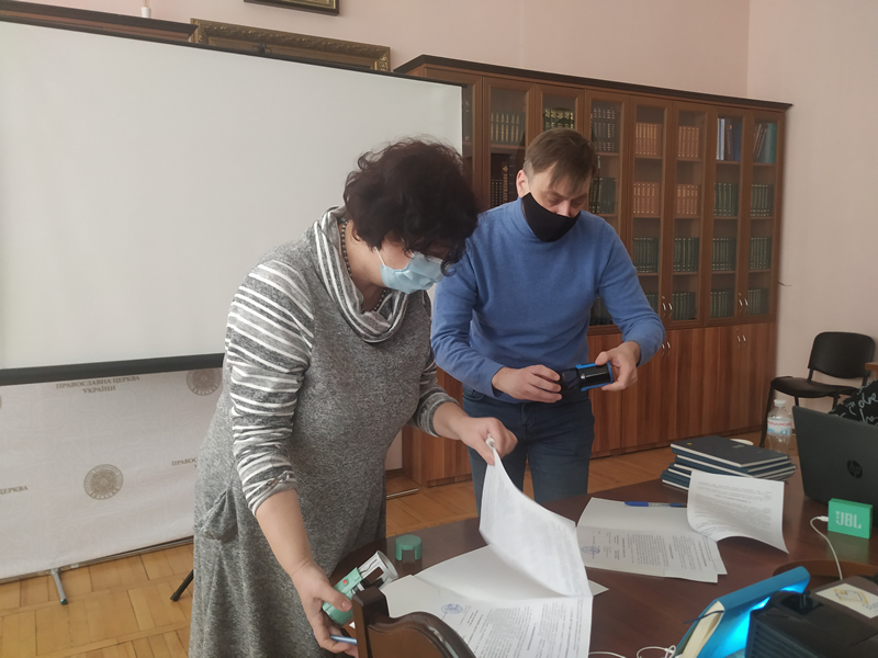 1) Підписання угоди про співпрацю директором КМЦ Ярославою Колобовою та Головою правління ГО «ЕЛЕОС-УКРАЇНА» Сергієм Дмитрієвим