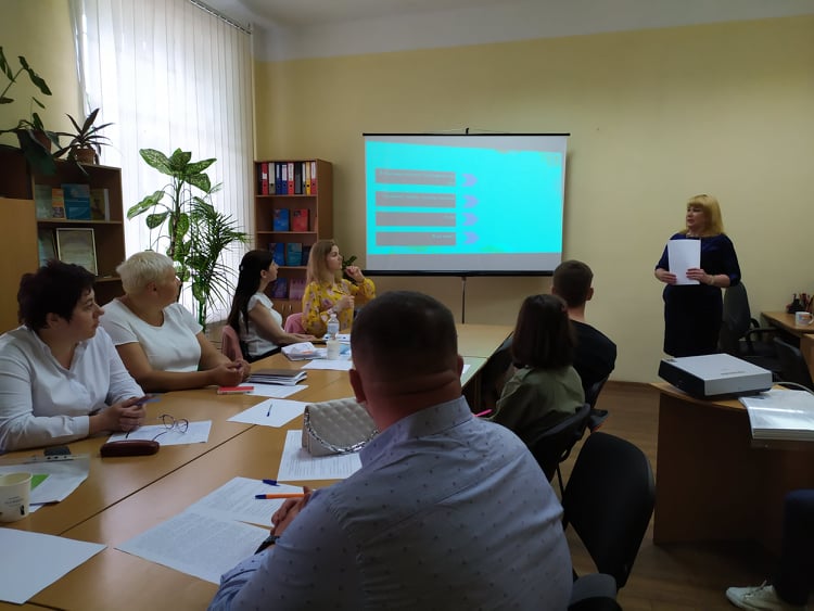 Майстер-клас проводить Ніна Довгуша, кандидат у Майстри соціальної роботи