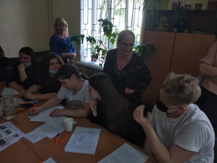 Директор ПРЦСС Янчук Олена Павлівна надає поради студентам- практикантам КМТК