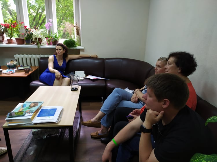 3 199246622_311000930666759_5835256091624005398_n Під час зустрічі представників КМЦ та ГО «Дівчата»