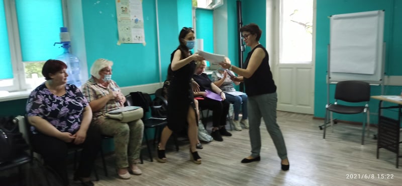 Під час вручення свідоцтв заступником директора Савченко О.М.