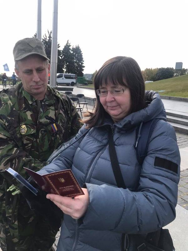 Під час вручення медалі Тетяні Устіновій