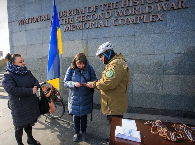 Вручення проходило під час велопробігу до Дня захисників та захисниць України