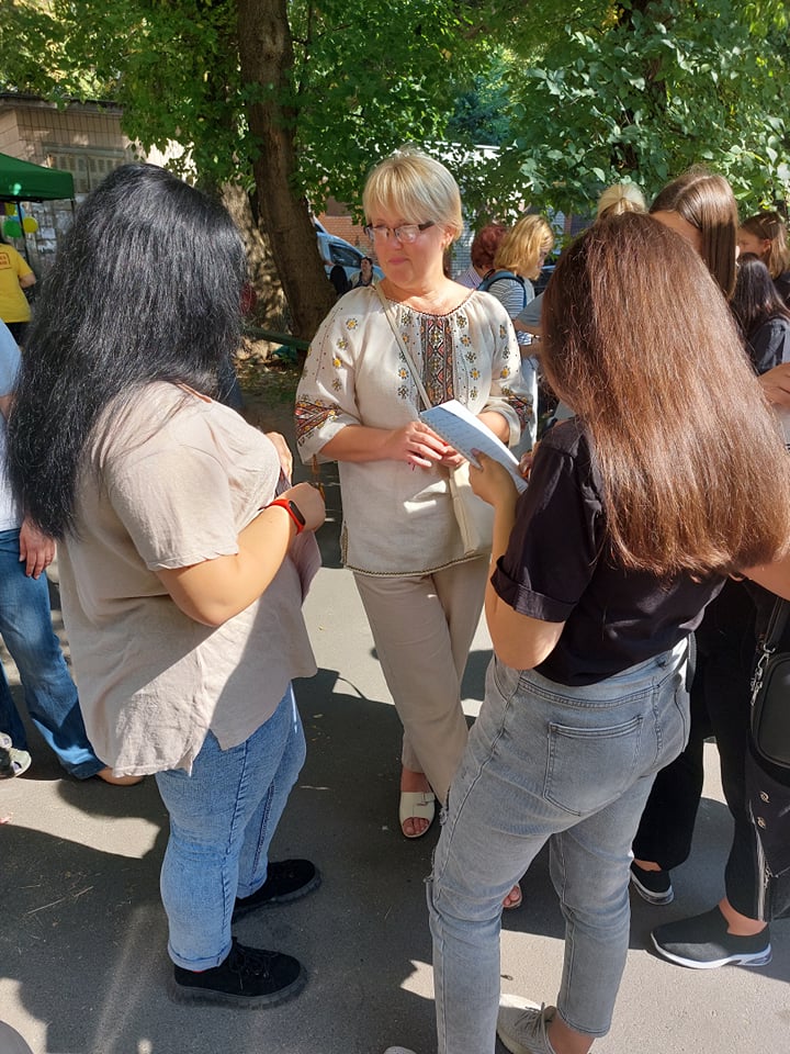 Спеціаліст ССД Валентина Березіна під час консультації