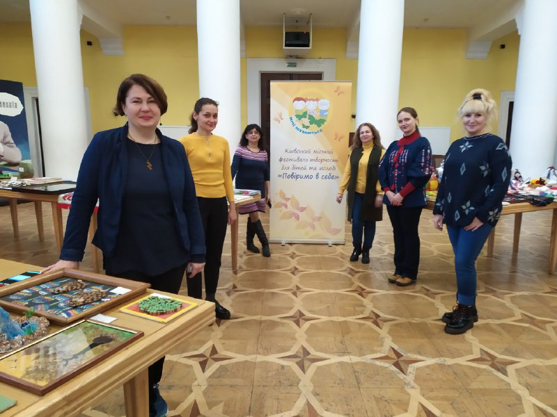 Журі на чолі з Головою Вітою Зіневич готові до оцінювання робіт