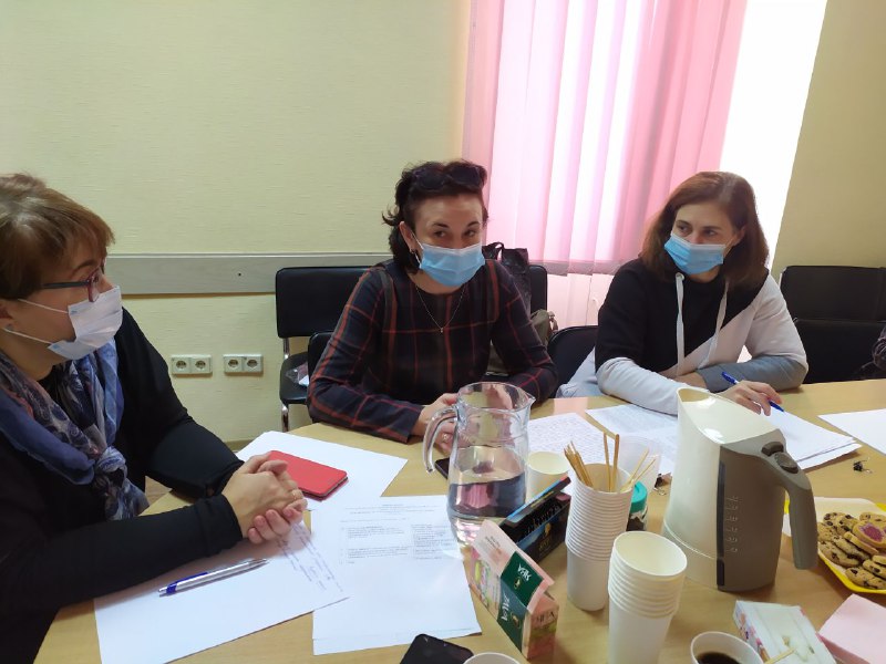 Заступник директора КМЦ Савченко Олена в ході спілкування