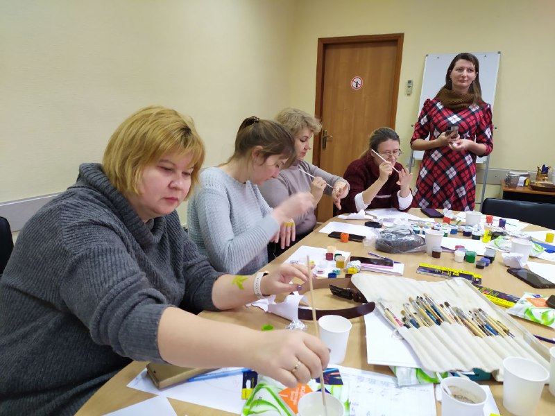 Соціальні працівники ЦСС столиці під час арт-практикуму на чолі з Гашенко Катериною