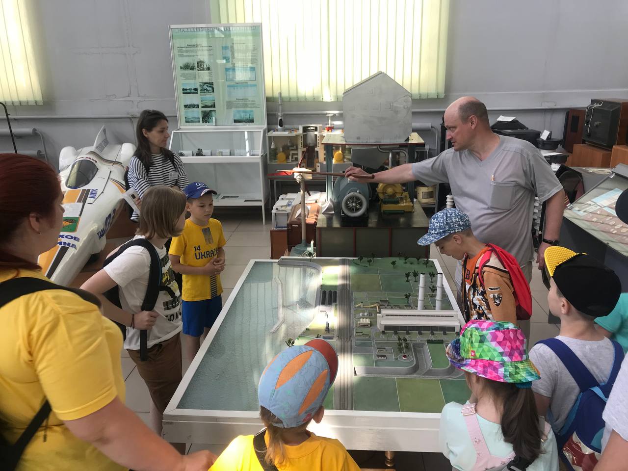 Слухаємо екскурсовода!