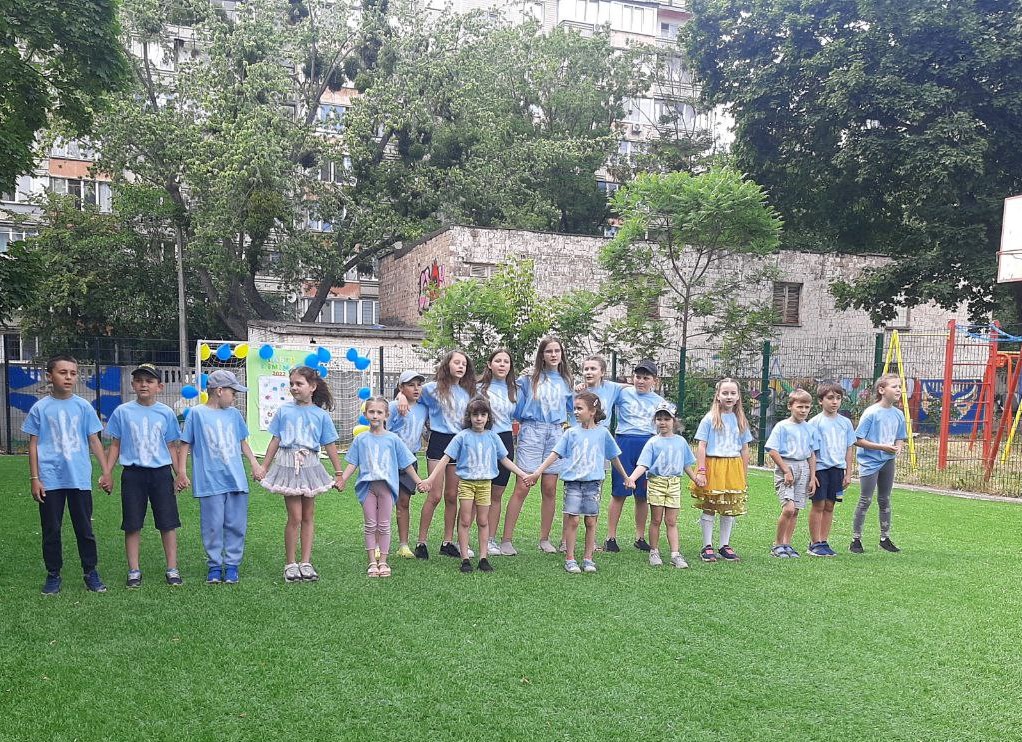 Танок-подарунок від випускників зміни