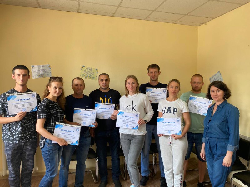 2 склад фахівців з дипломами про проходження навчання